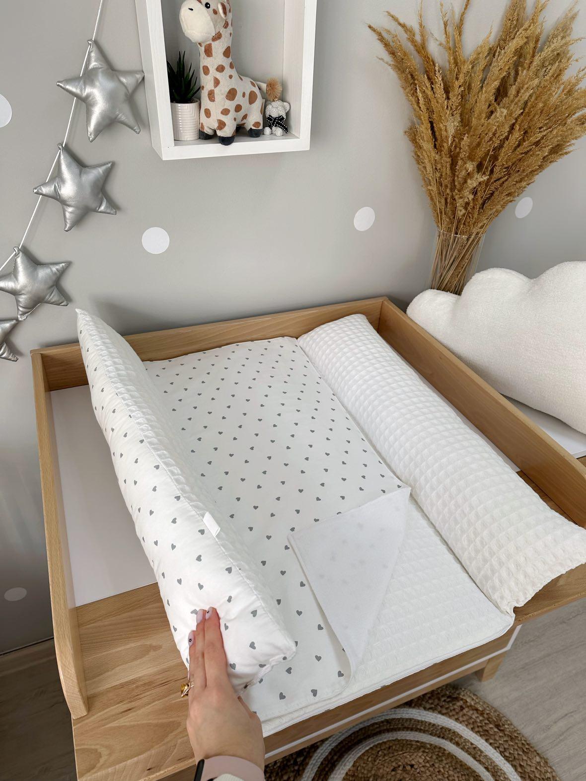 Previjalna podloga 70x50 - 70x70 sivi srčki 6 previjalna podloga sivi srcki 4