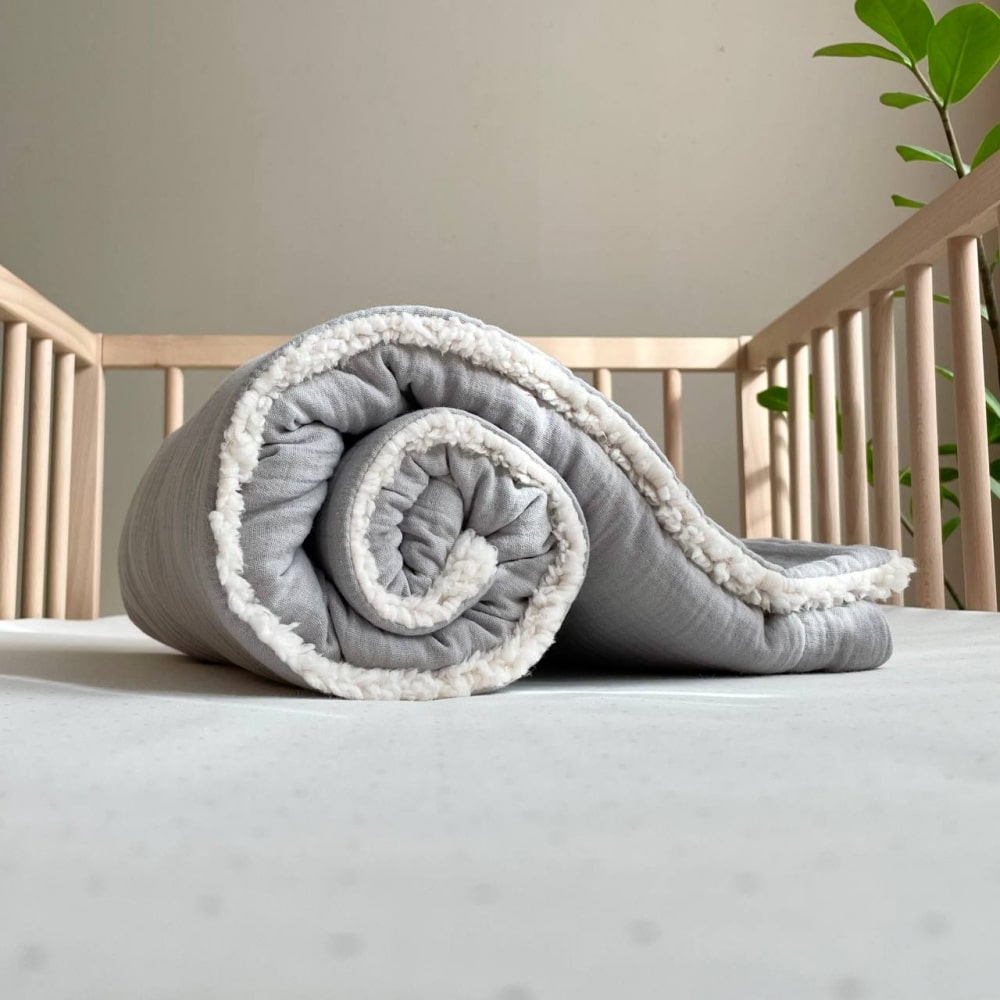 Muslin dekica podložena "Teddy" siva 1 Muslin dekica podložena "Teddy" siva