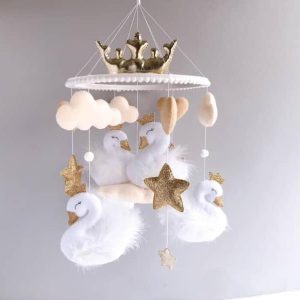 Vrtiljak za posteljico "Labodi", bel