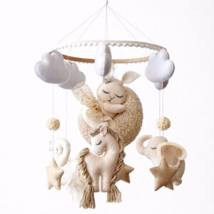 Vrtiljak za posteljico "Zajčica s prijatelji" bež